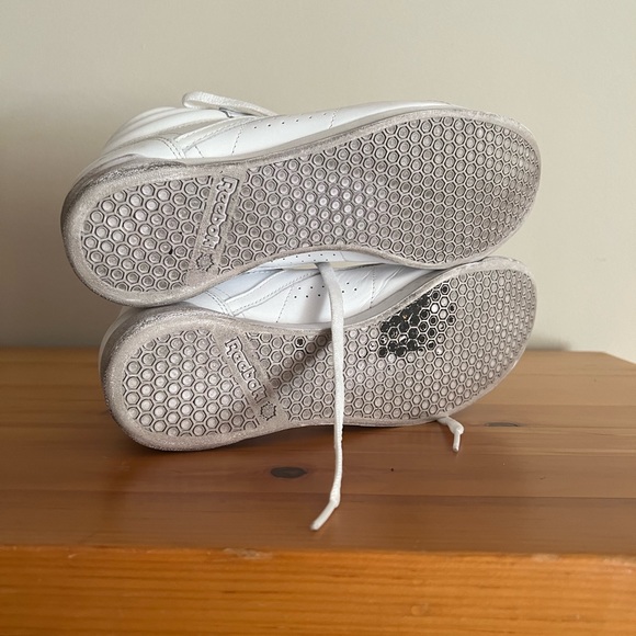 White Reeboks with Velcro straps - Picture 4 of 5